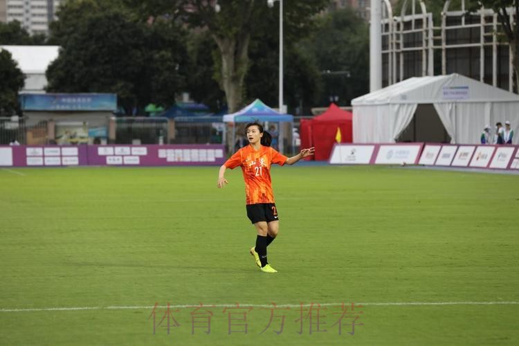 第十四届全国运动会成年组女足比赛拉开帷幕